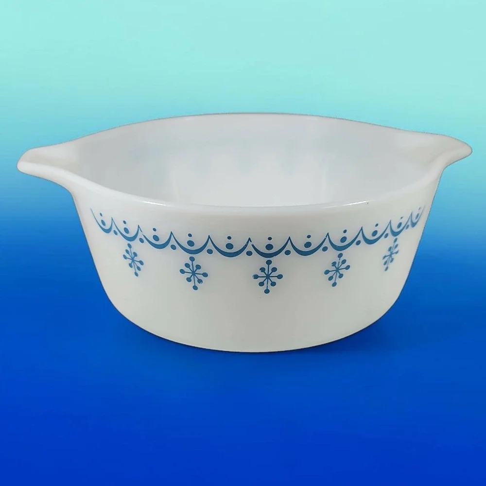 Pyrex 472 Casserole Dish 1.5 Pt White Blue Lace Snowflake Garland NO LID